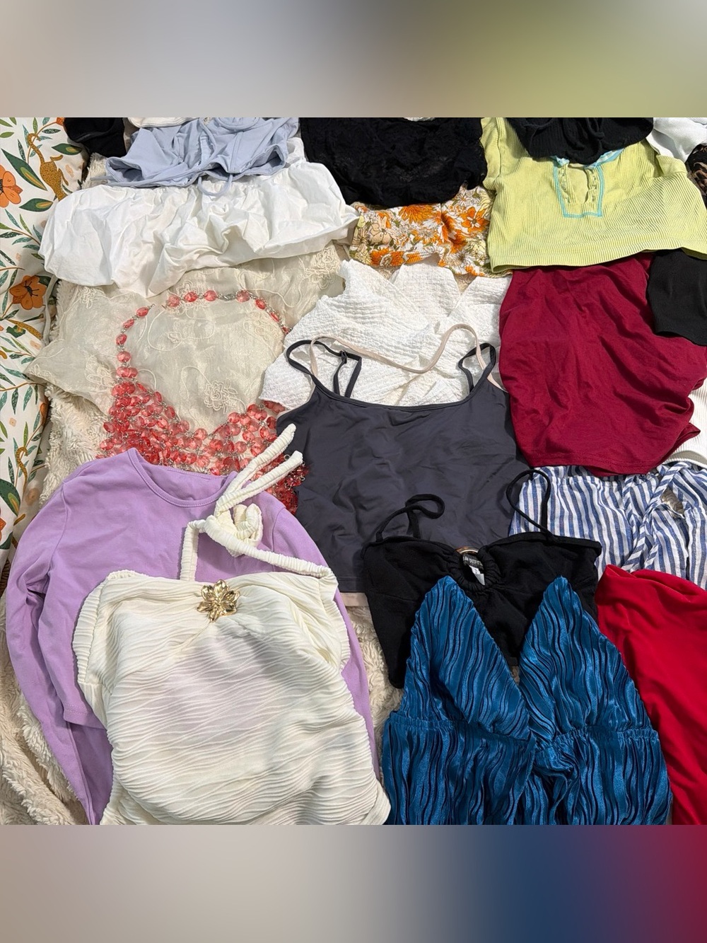 Tops bundle (5-7 pieces) - Picture 3 of 3